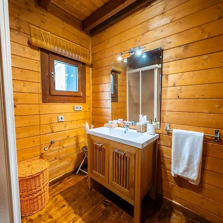 Alpstuga La Haima, Casa De Madera Con Vistas Al Mar